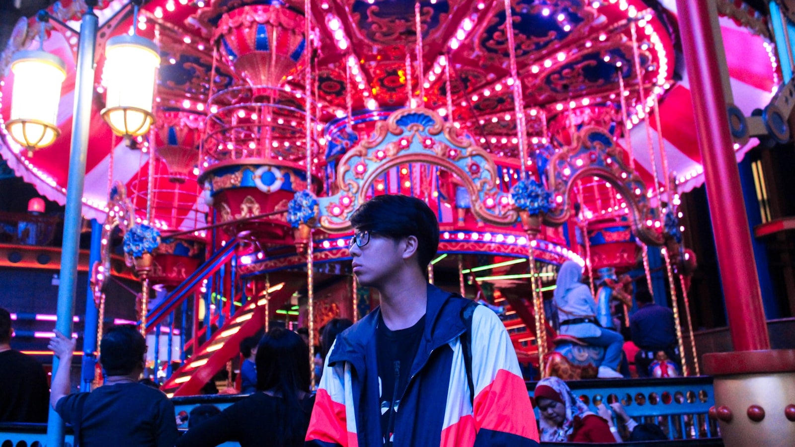 Konten Carousel TikTok 2026: Strategi Slide Pertama Biar Penonton Berhenti Scroll